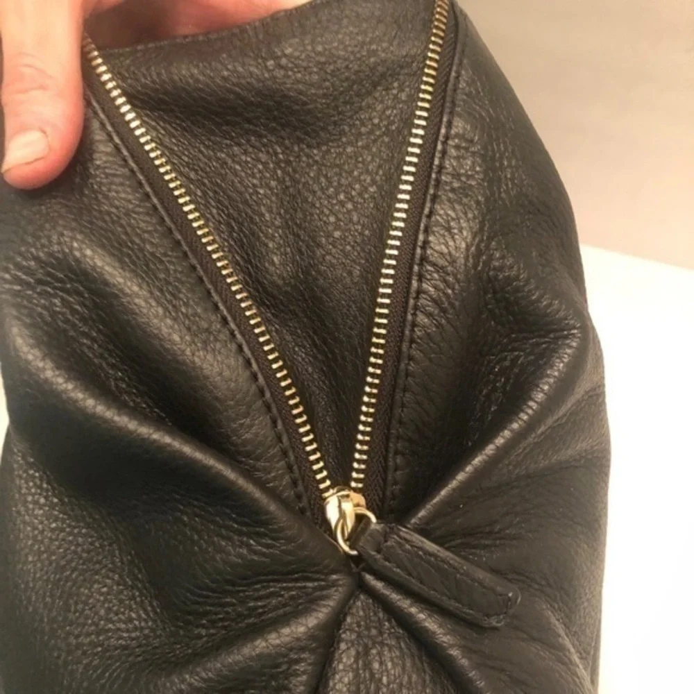 Vince camuto black leather Zoe hobo expandable bag